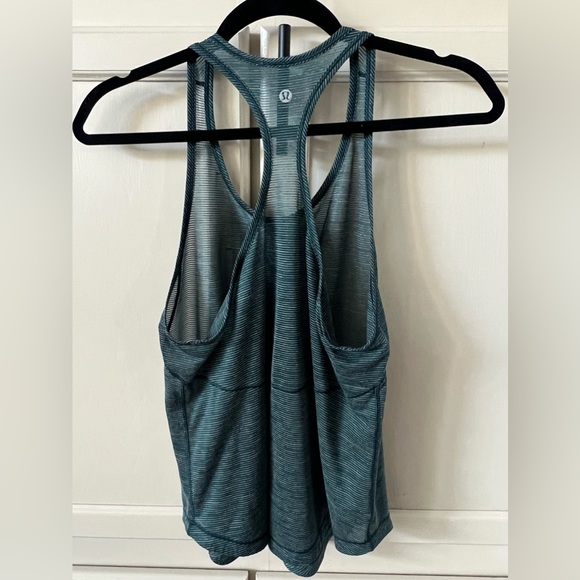 027 LuLuLemon Navy Striped Long Distance Tank - Picture 2 of 5
